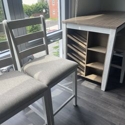 Dining table And Chairs 