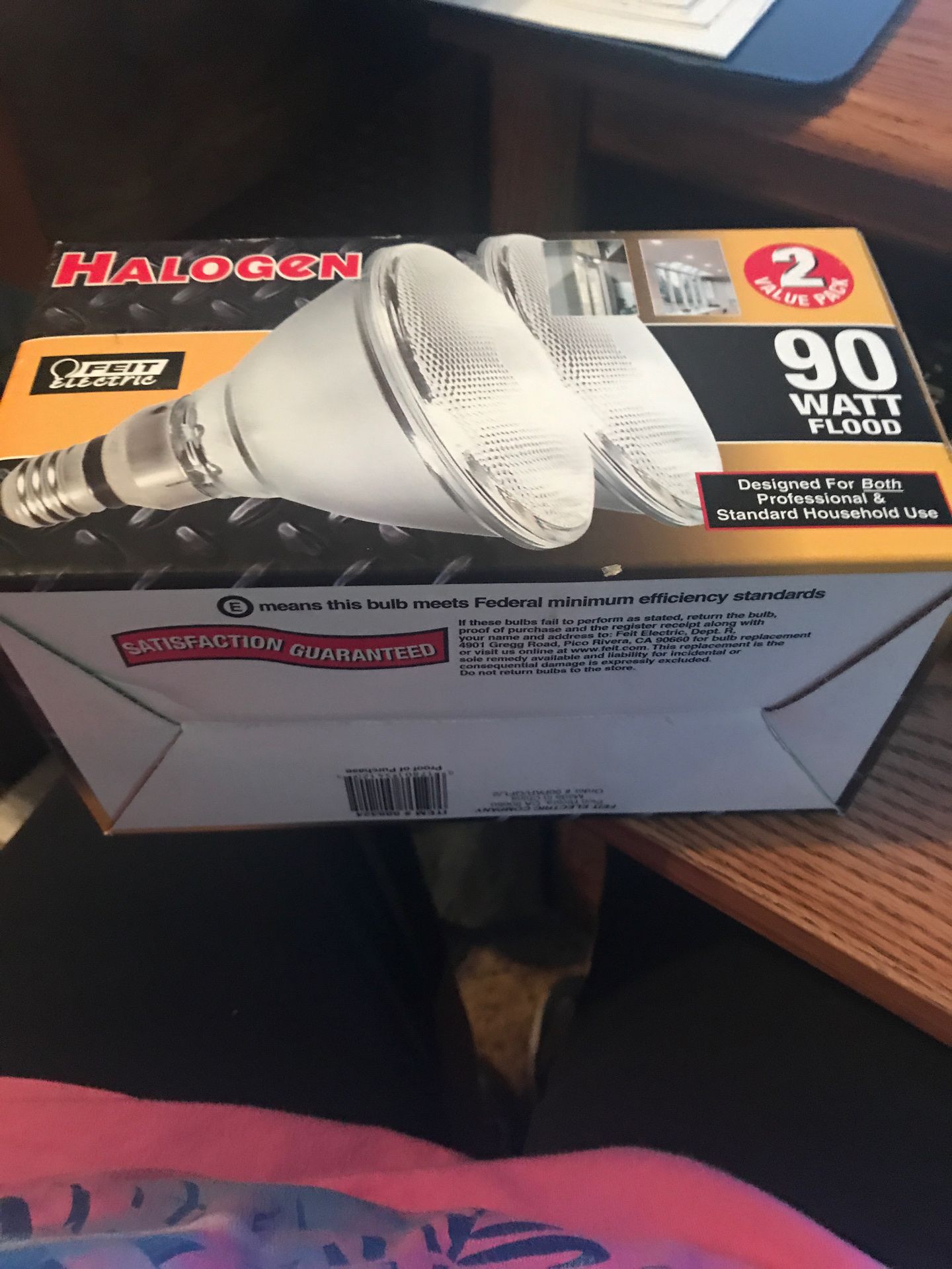 Halogen flood light bulbs