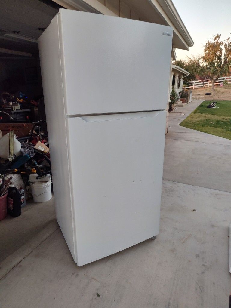 Insignia Refrigerator 