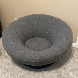 Pottery Barn Kids/Teen Swivel Chair – Grey Textured Fabric – Excellent Condition