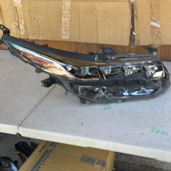 17-21 Prius Prime Right Headlight 