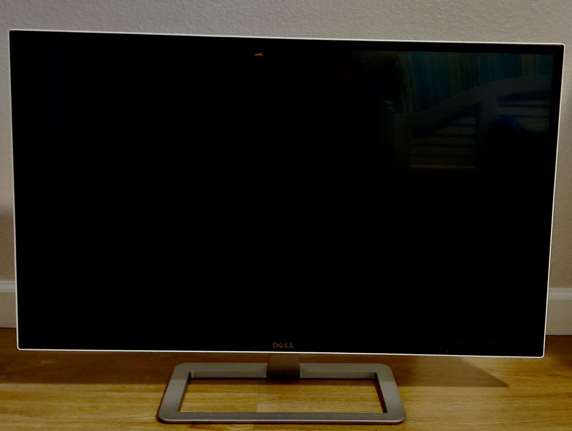 Monitor Dell 32” - D3218HN-HDMI Connection, Like New!