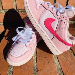 Kids Nike Dunk Triple Pink Size 1.5 Shipping Available 