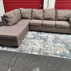 Sectional Couch!! Delivery Available 🚚!! Dimensions: 112” x 90”Length x 36” Height x 37” Depth