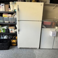 MUST GO. WORKING KENMORE FRIDGE 