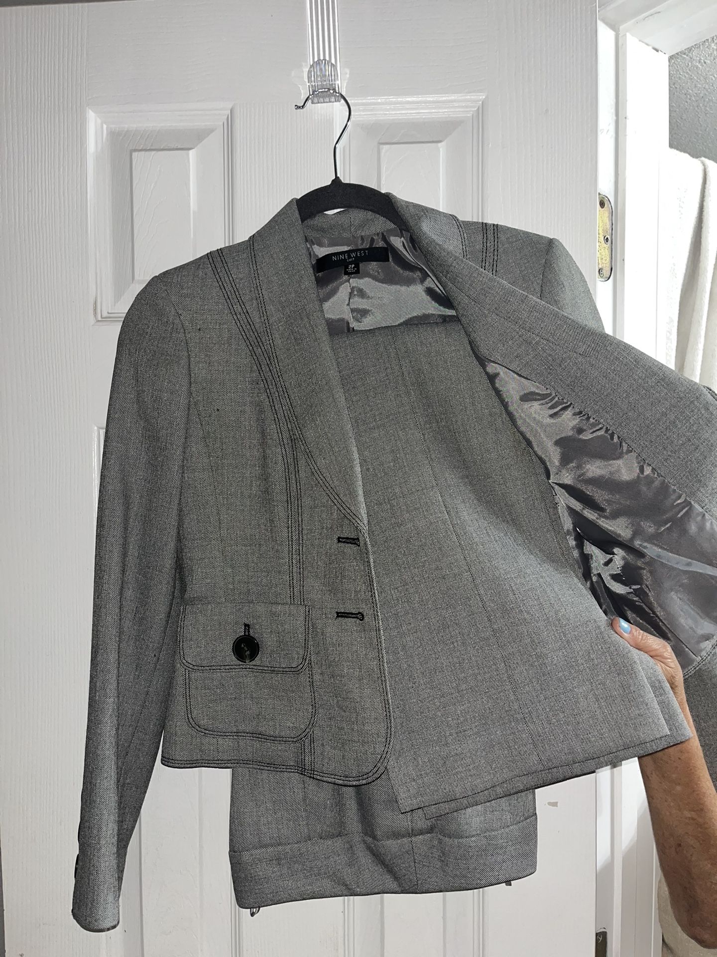 Blazer and pants set for ladies