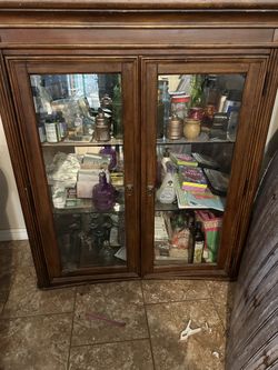 Lighted Curio Cabinets 2q