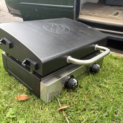 2024 model blackstone tabletop griddle 22'' with hood 