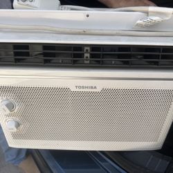 Toshiba Ac Window Unit (5000 BTU)barely Used