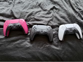 3 ps5 controllers