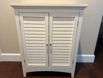 Bathroom cabinet in white