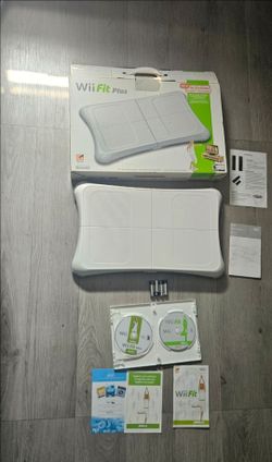 Wii pus / wii fit balance board with box with wii plus and wii fit game  for wii and wii u