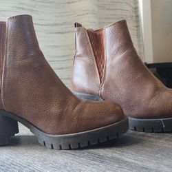 Boots: Size 6 1/2
