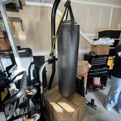 Everlast Heavy Bag Stand (HEAVY BAG NOT INCLUDED)