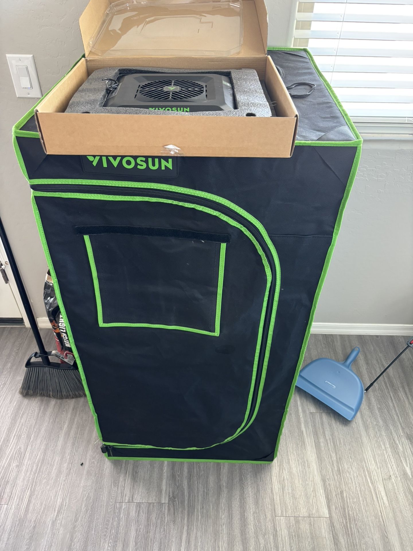 4x2 Smart Grown Tint Comes With A Light