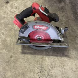 Milwaukee Fuel Saw 