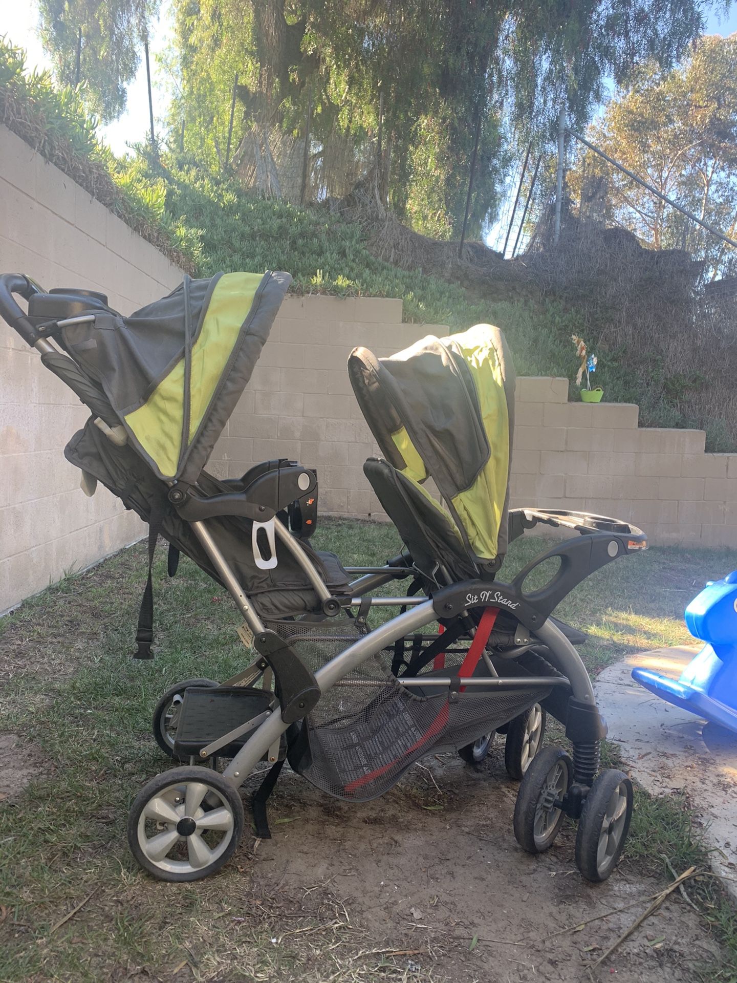 Stroller sit n’stand double stroller