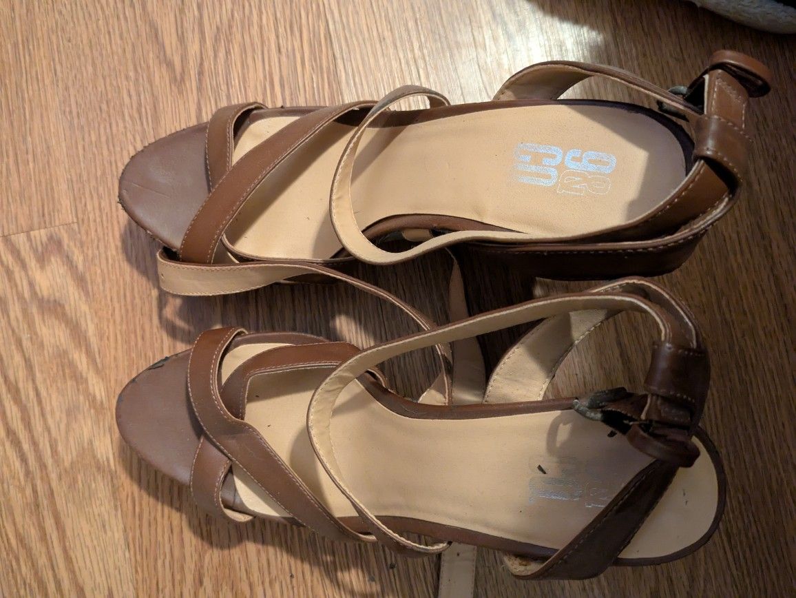 Size 10 wedges