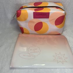 Clinique multi-coloured makeup bag with a pink tone #makeupbag 