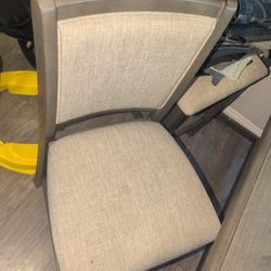 Dining Table With 4 Chair Like New