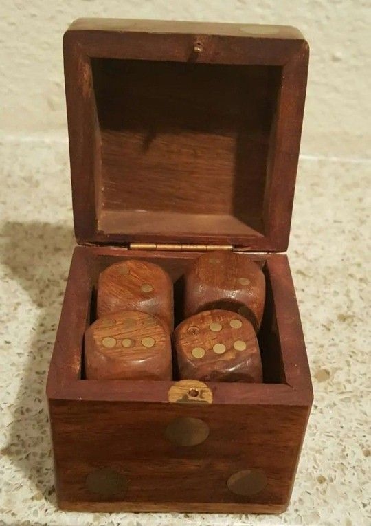 wooden dice box with 8 dices