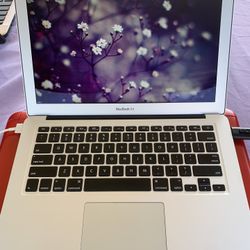 i5..i5…MACBOOK AIR 13 Inches SLIM O..( MONTERREY SOFTWARE ) 120.0  SSD. ( Capacity )  8.0 GB RAM . READY FOR CLASSES  Looks Like Brand New  