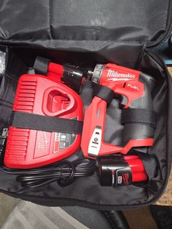 Milwaukee M12 FUEL Drill Driver Kit