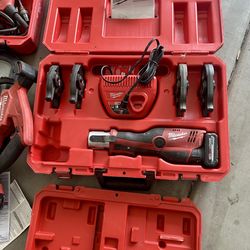 Milwaukee  Expansion Tool Left Only **