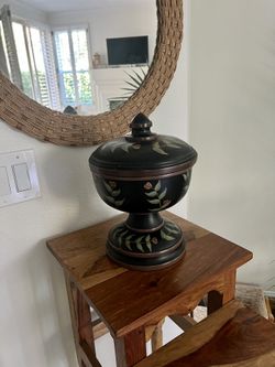 French Country bowl With Lid