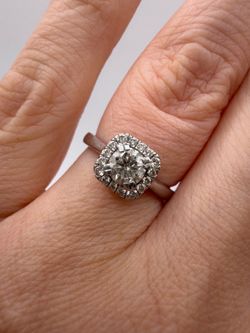 Platinum ring with natural diamonds 5.13g size 5 can be easily resized