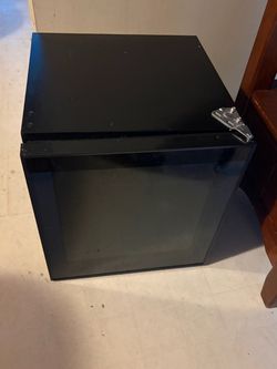 Mini Fridge with Glass Door. Black