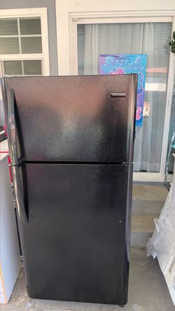 Frigidaire Black Top-Freezer Refrigerator