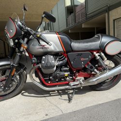 2016 Moto Guzzi V7 II Racer