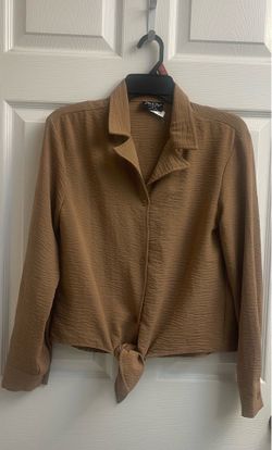 Brand new taupe button up top size M Juniors