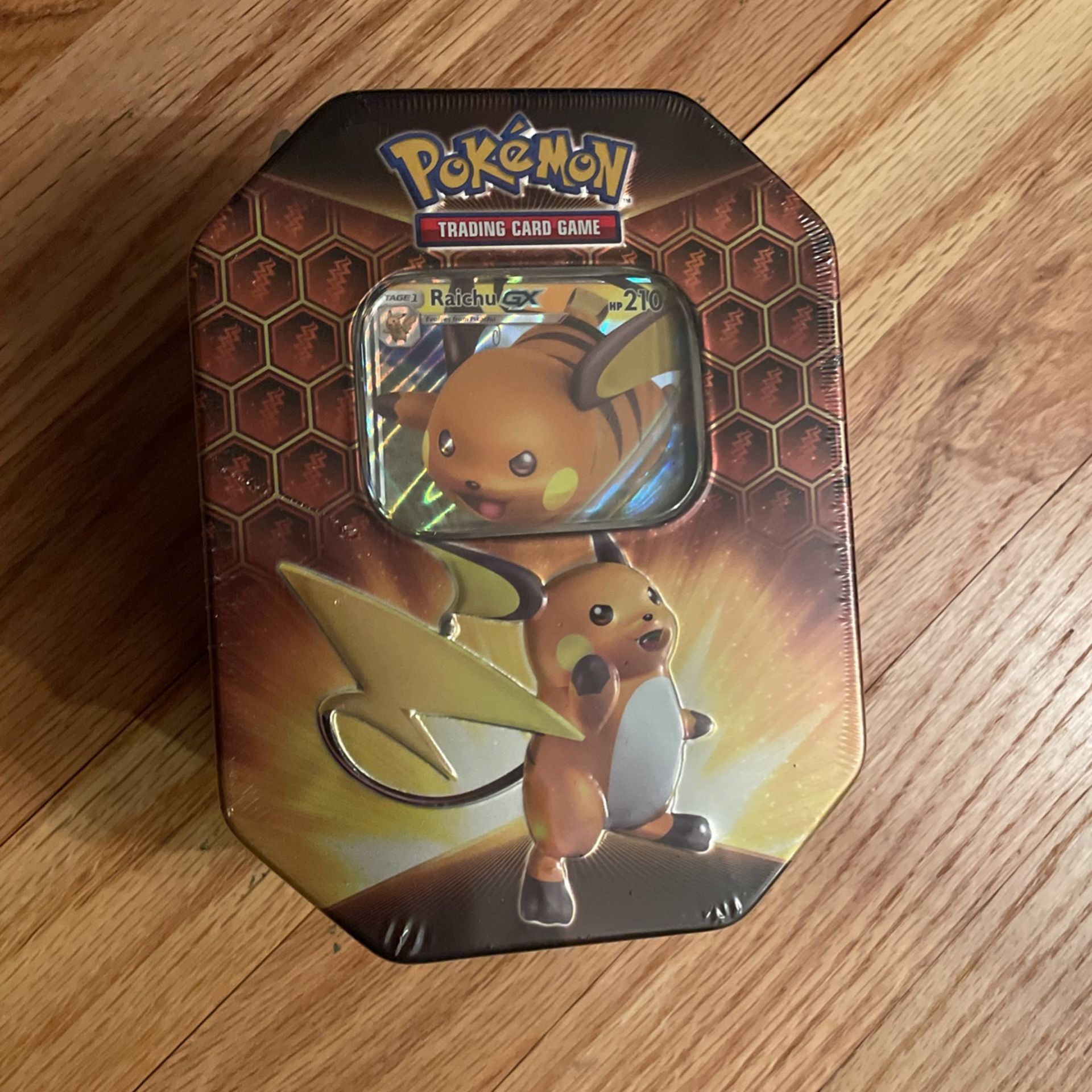 Riachu Hidden Fates Tin