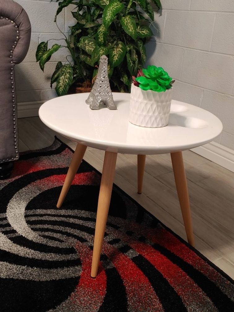 Brand New End Table High Gloss White