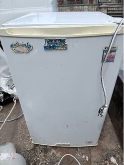 Mini fridge
