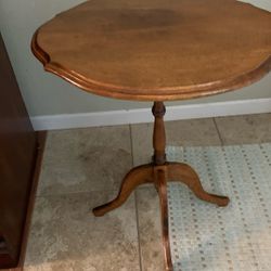 Collapsing End Table. 281/2” Tall