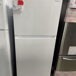 29’ Freestanding Top Freezer Refrigerator 