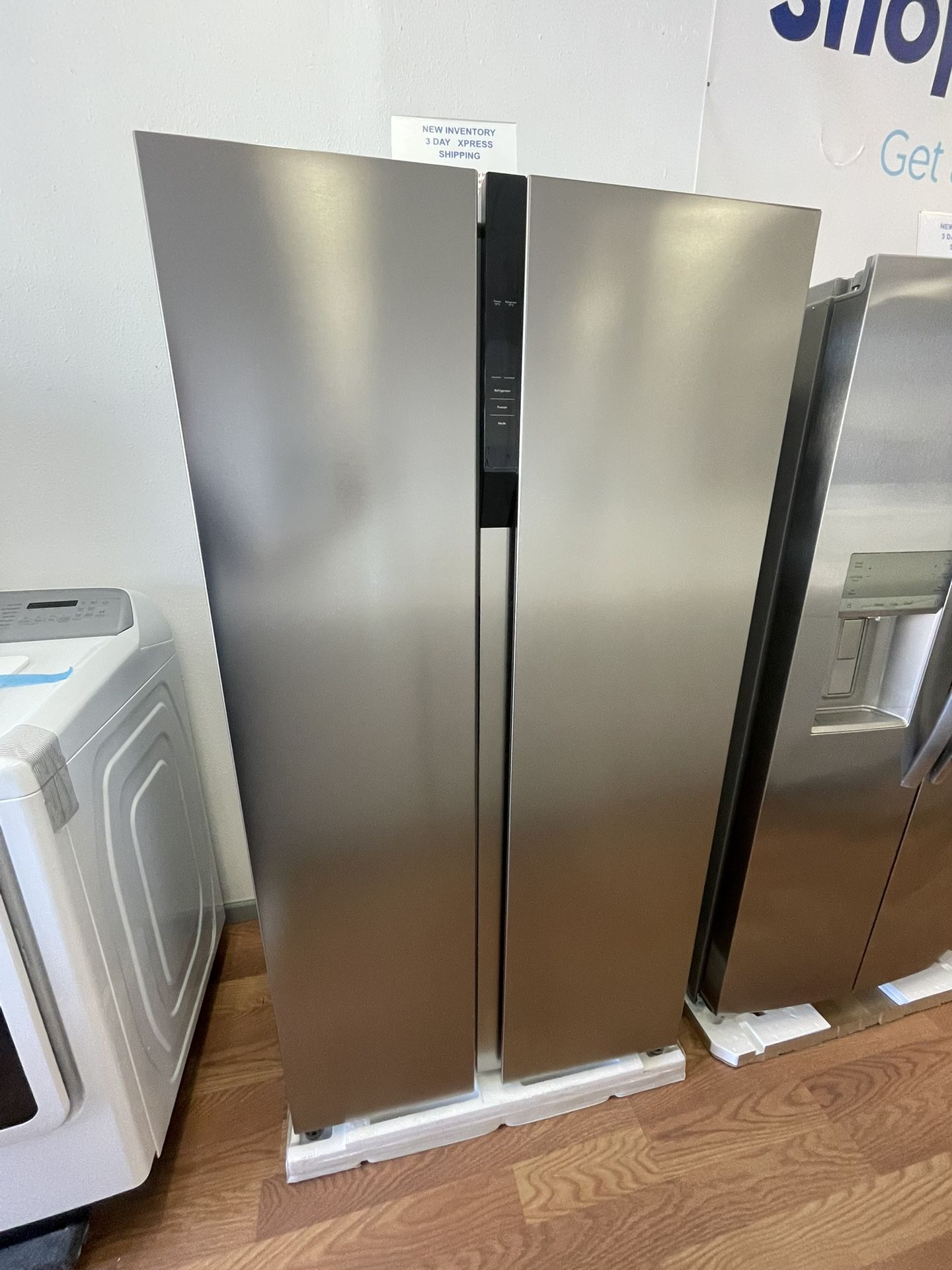 NEW Frigidaire Sxs Stainless 