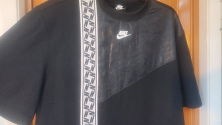 Rare Nike Black Poly Tee 2017 NWT= New With Tag/ Size Mens M/🚫🚬/🛻HP/ Cash Only / Oversized Long Shirt/ Make Offers 🔥