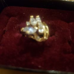 New Beautiful Gold Plated Ring 💍 With Cubic Zirconia Stones Size 4 With Box 📦 