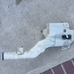 Windshield Water Fluid Reservoir