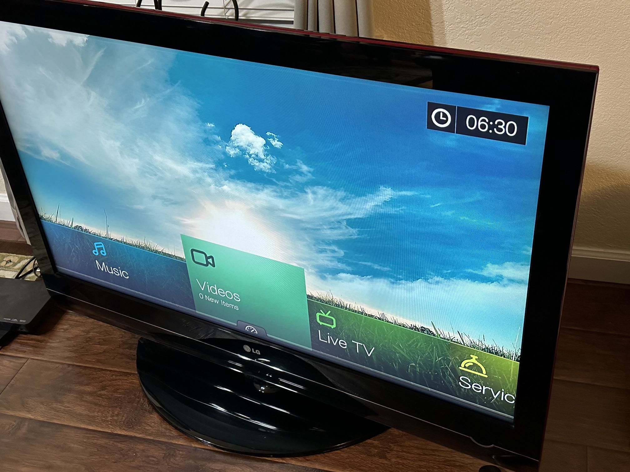 Lg. 47” TV. 1080p LCD. HD