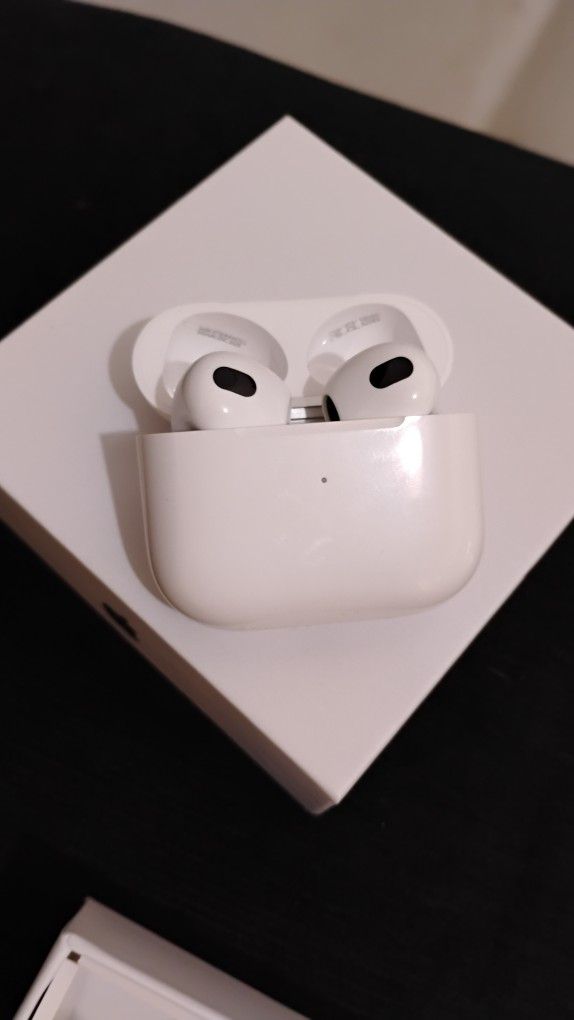 AirPods 3rd generation Earbuds Headsets (Like new Open Box Never Used)