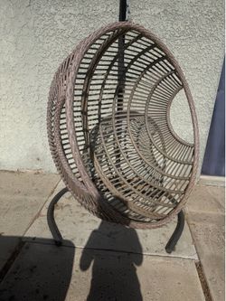 Self standing swivel hanging egg chair