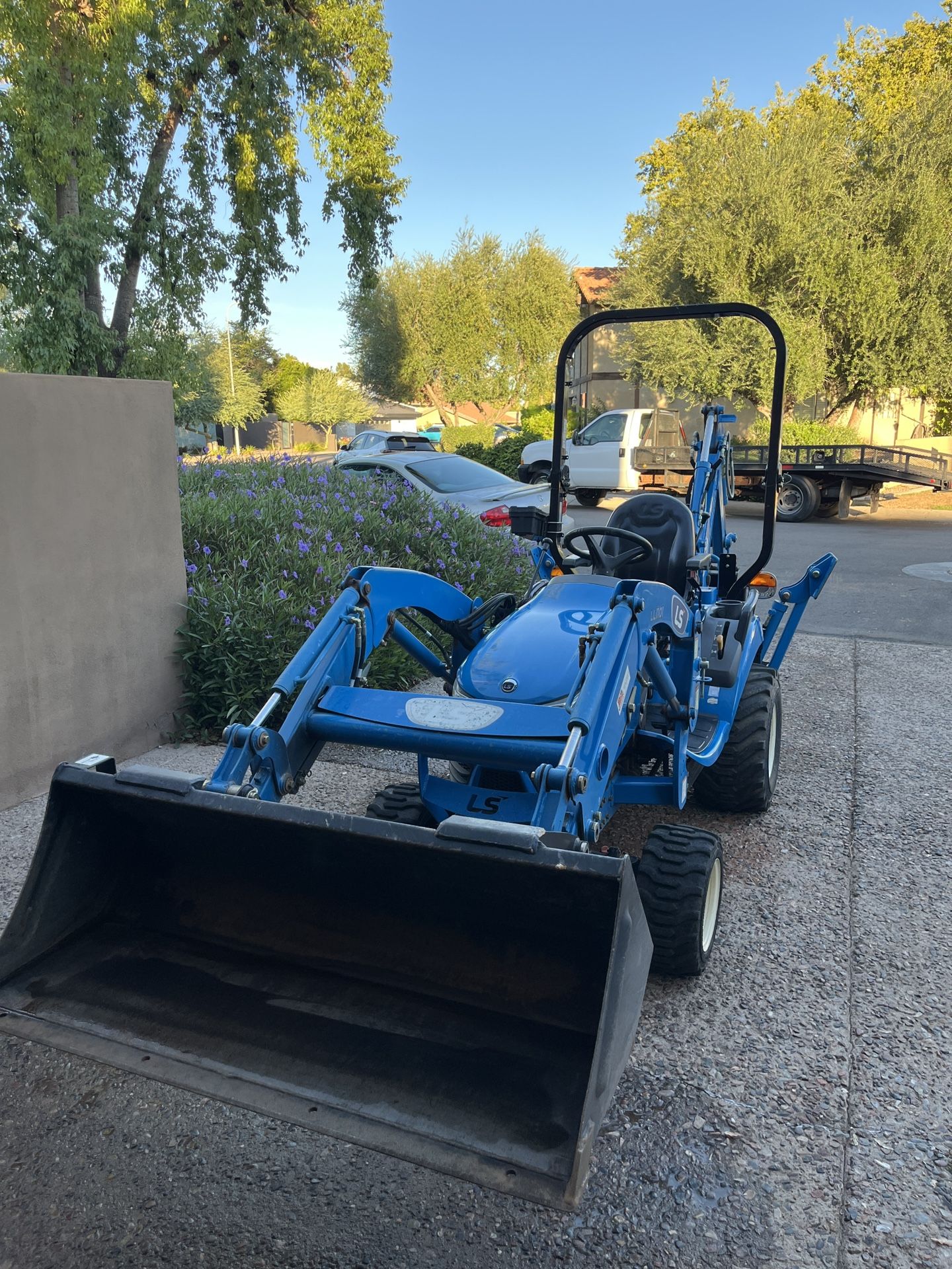 Tractor Loader Backhoe LS Mt125