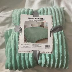 King Size Fuzzy Fleece Blanket 90x104 Soft Warm Fluffy Lightweight Bed