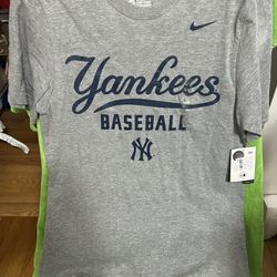 Gray New York Yankees Small Nike T-shirt