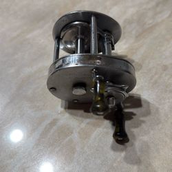 Vlintage Shakespeare Fishing Reel